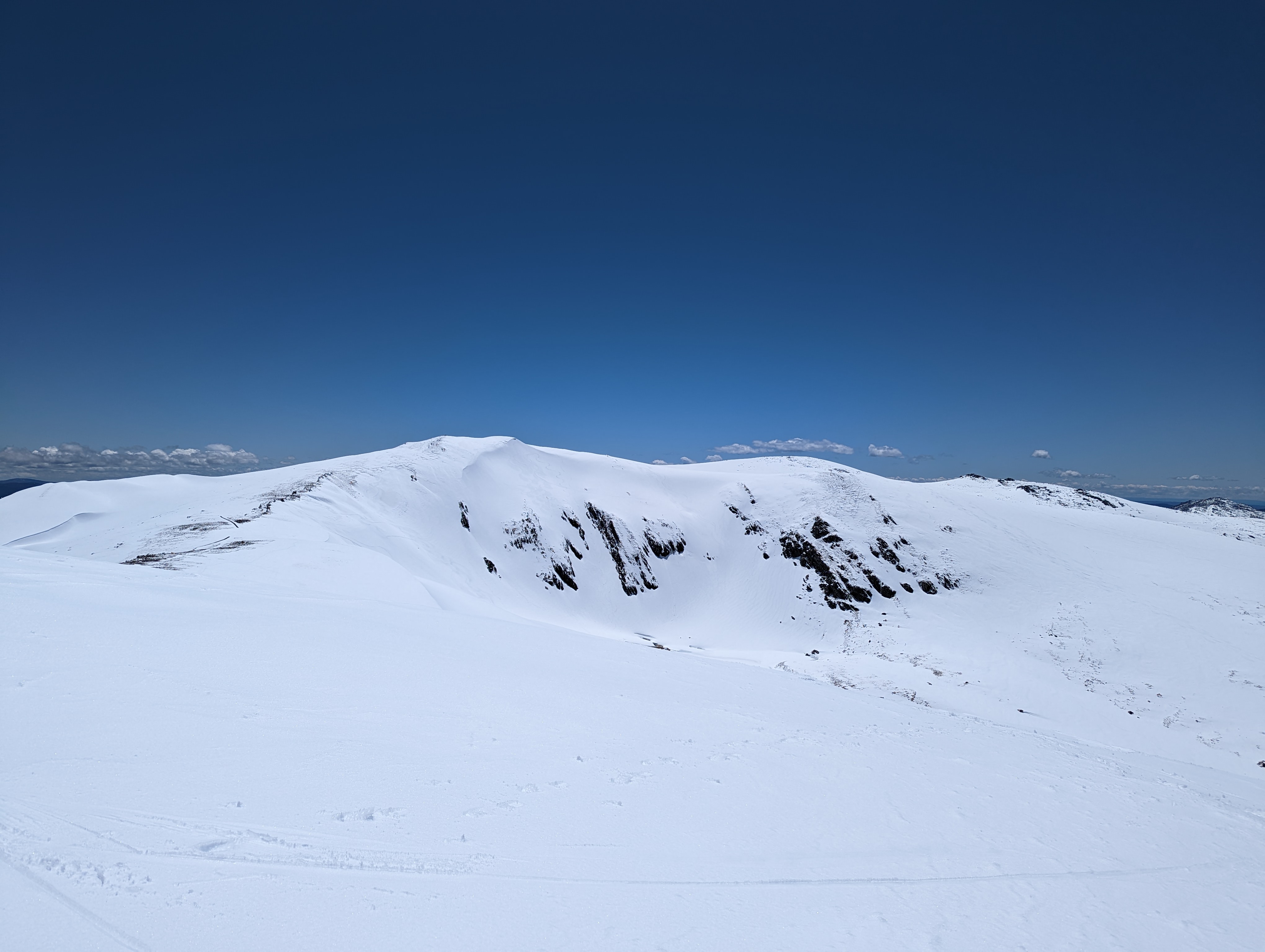Tom Eisner - 10 Sept 2026 Article Club Lake, Kosciusko national park - November 4th, 2022. A stark difference in snow cover between a good and bad season. There was a recent late snowfall when this photo was taken, though there was still more snow left underneath than in September of 2024.